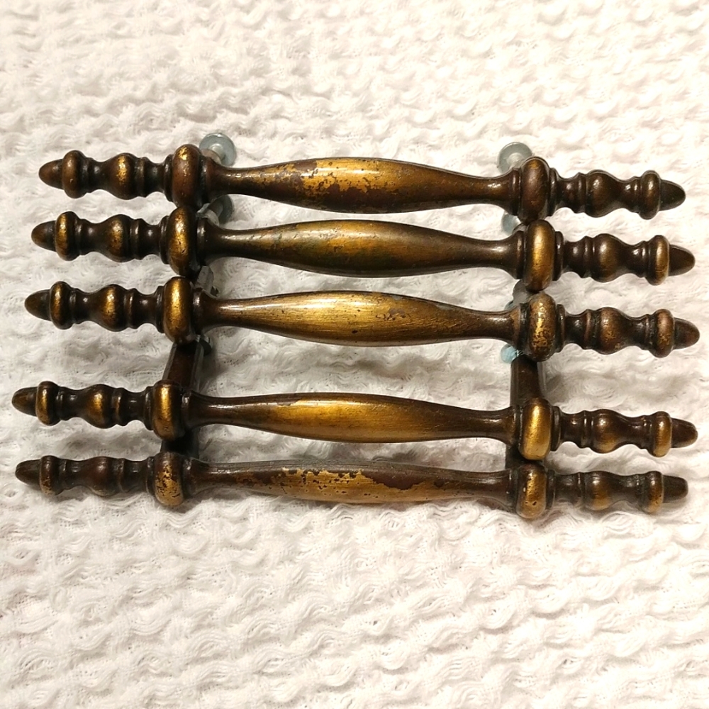 ⚜️ Vintage Amerock Cabinet Pulls - Set of 5